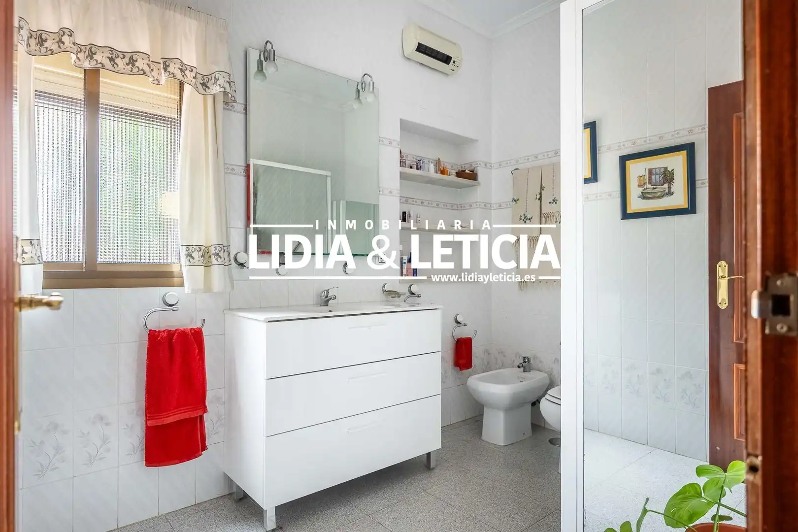Bany de Casa o xalet en venda en Alcalá de Guadaira amb Aire condicionat, Jardí privat i Terrassa