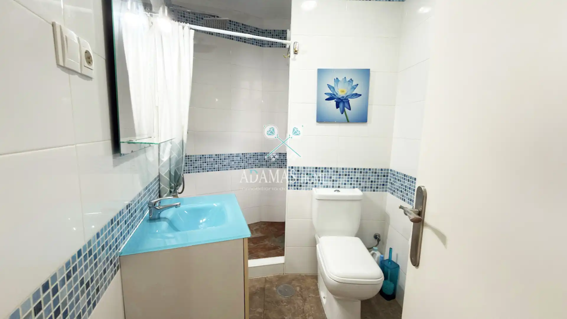 Bathroom of Apartments for sale in Sevilla  with Air Conditioner, Heating and Furnished