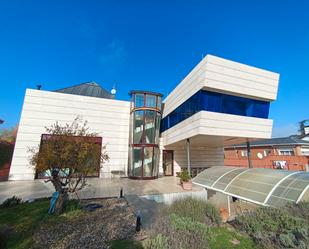 Exterior view of House or chalet for sale in Pozuelo de Alarcón  with Private garden, Parquet flooring and Terrace