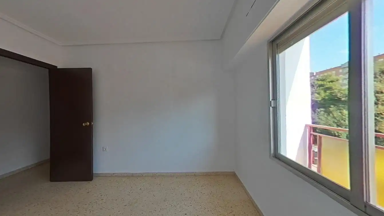 Bedroom of Flat for sale in Valencia