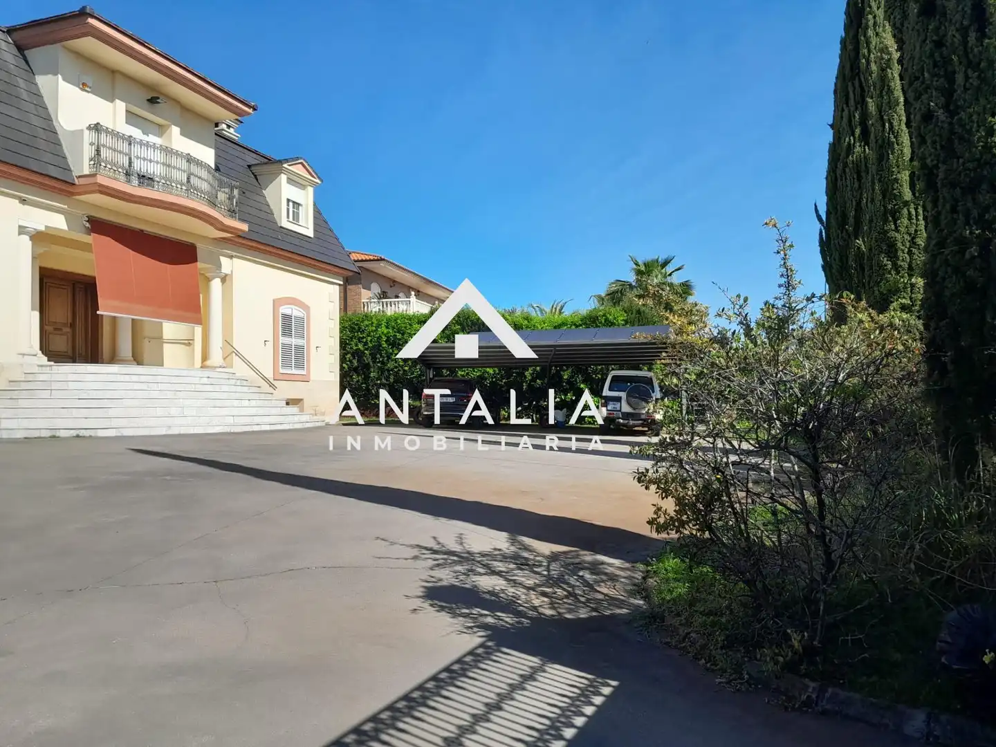 Vista exterior de Casa o xalet en venda en Cáceres amb Aire condicionat, Calefacció i Terrassa