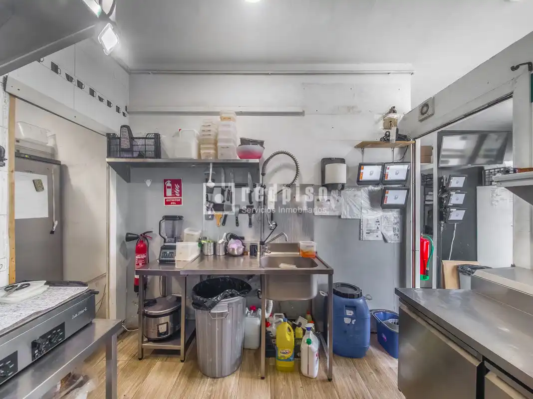 Cocina de Local en venta en Madrid