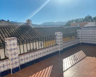 Vista exterior de Casa adosada en venda en Cabra amb Aire condicionat, Terrassa i Traster