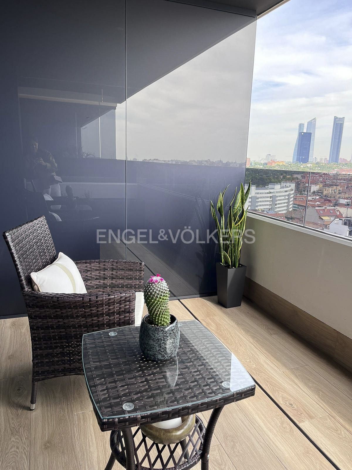 Terrassa de Apartament de lloguer en  Madrid Capital amb Aire condicionat, Calefacció i Jardí privat