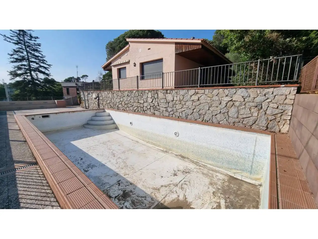 Houses for sale in Calle Lleida, Vallromanes