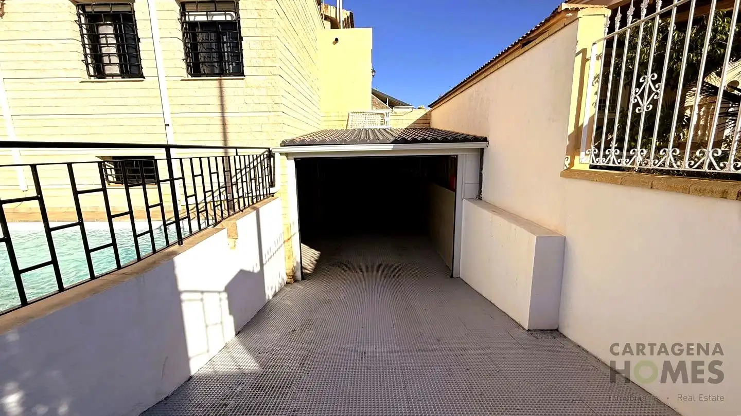 Parking de Casa adosada en venta en Cartagena con Aire acondicionado, Jardín privado y Parquet