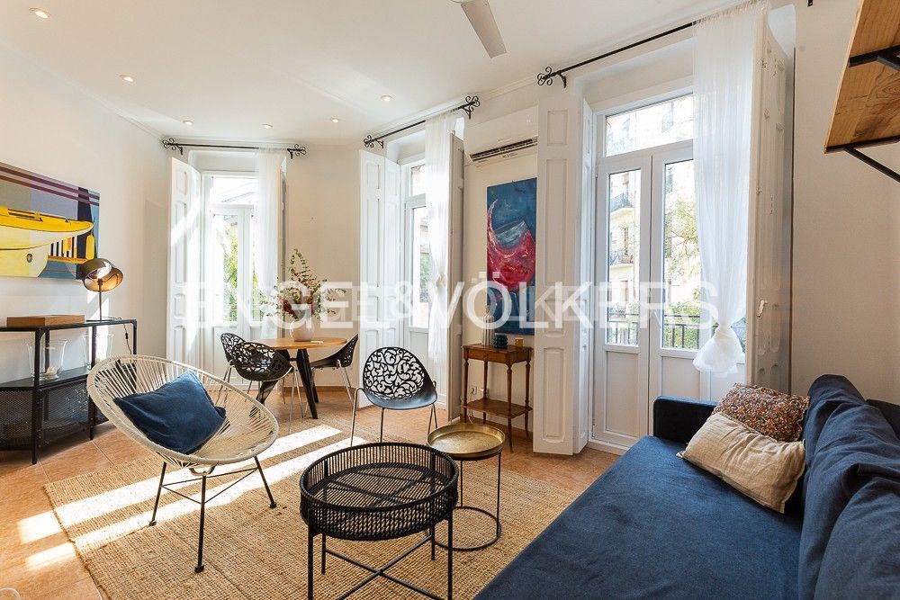 Sala d'estar de Apartament de lloguer en  Valencia Capital amb Aire condicionat, Calefacció i Moblat