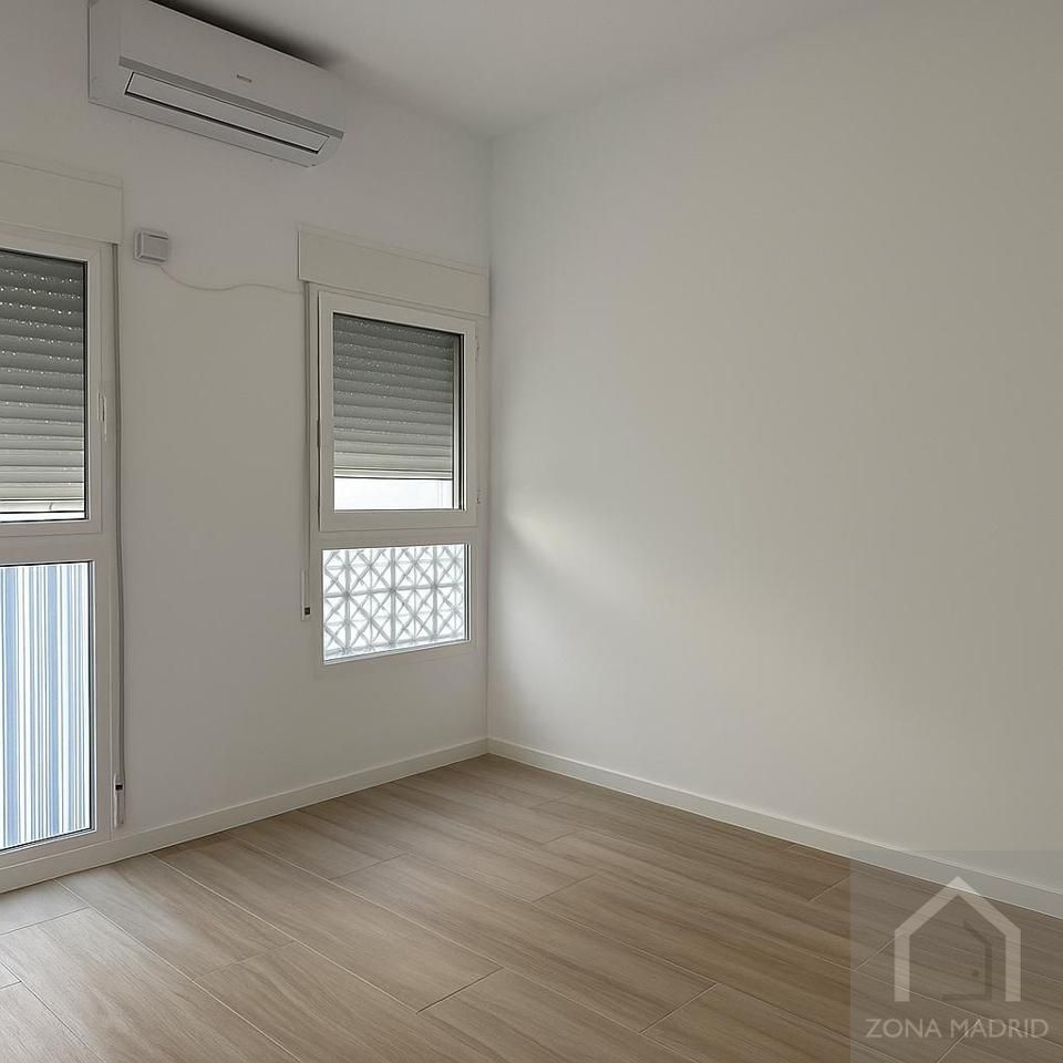 Bedroom of Planta baja for sale in  Madrid Capital  with Air Conditioner
