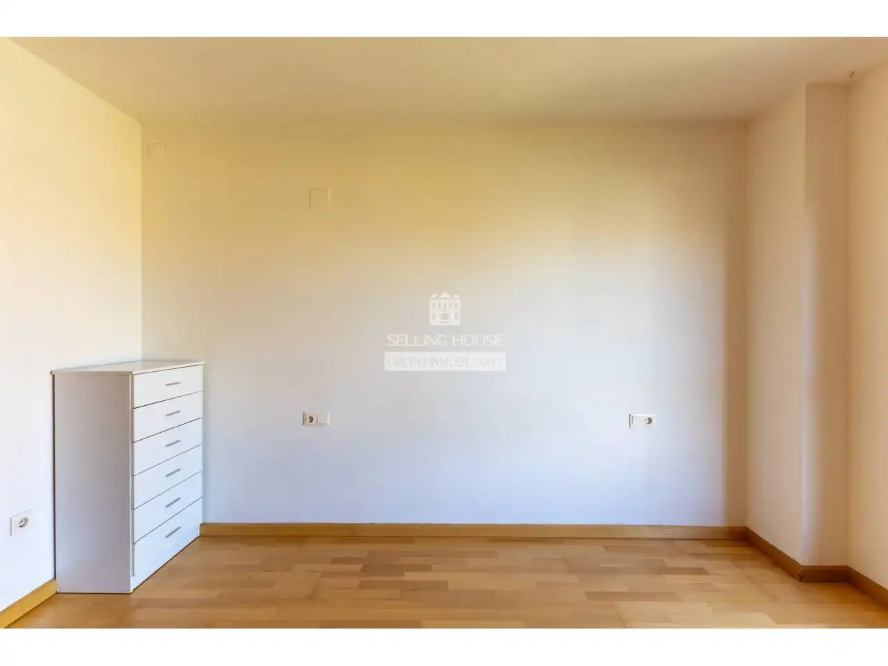 Schlafzimmer von Wohnung zum Verkauf in Valencia mit Klimaanlage, Heizung und Parkett