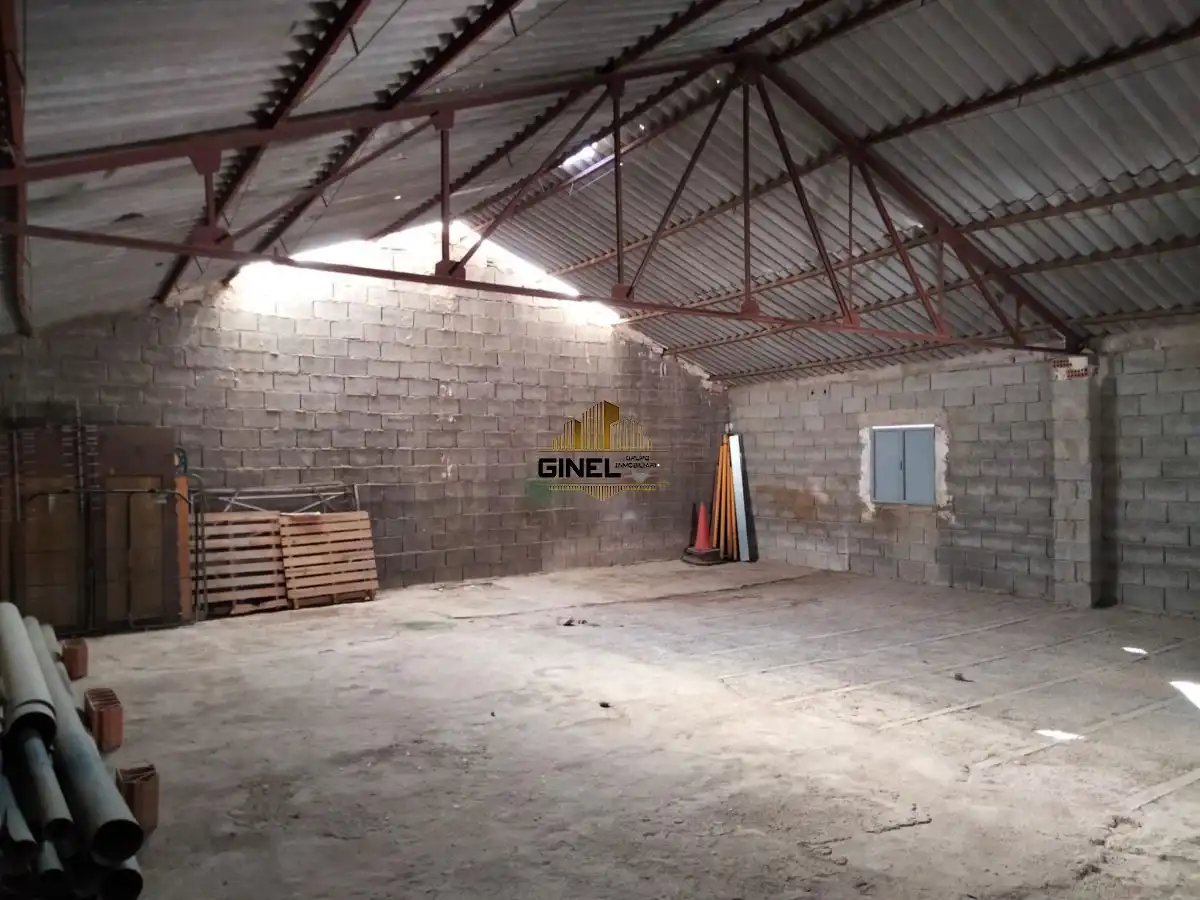 Nau industrial en venda en Jaén
