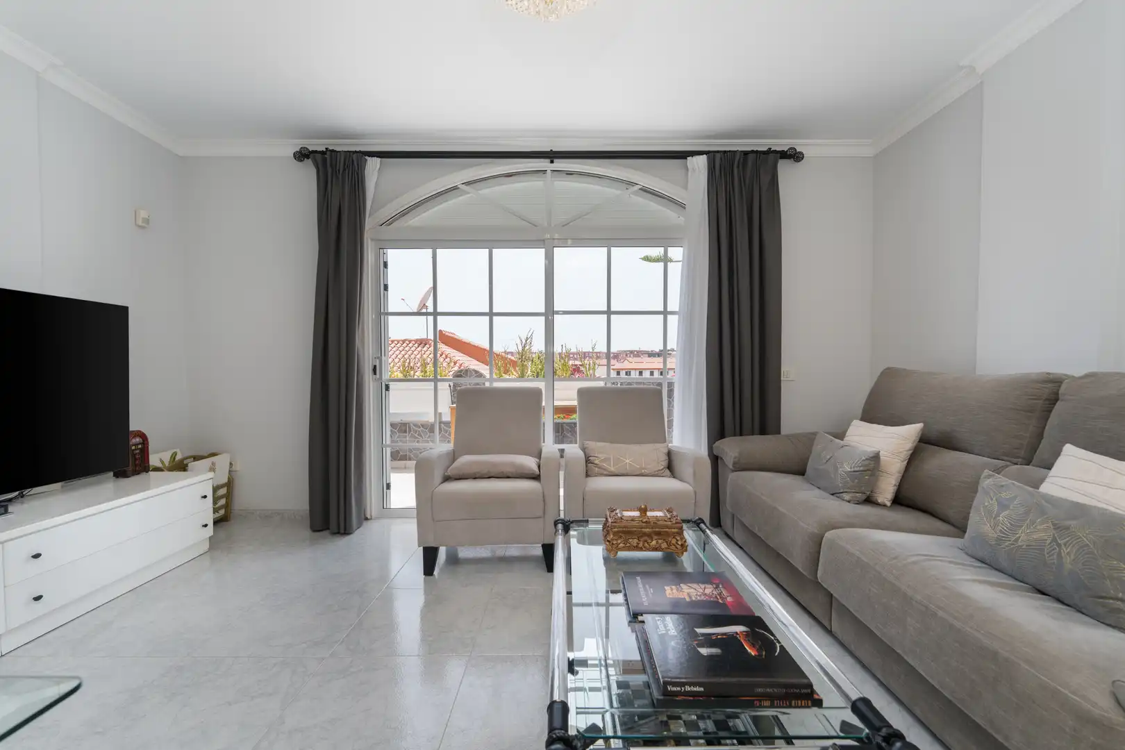 Sala d'estar de Casa adosada en venda en San Bartolomé de Tirajana amb Aire condicionat, Calefacció i Terrassa