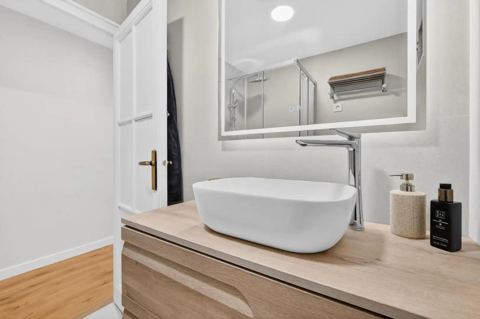 Baño de Piso en venta en Girona con Calefacción y Balcón