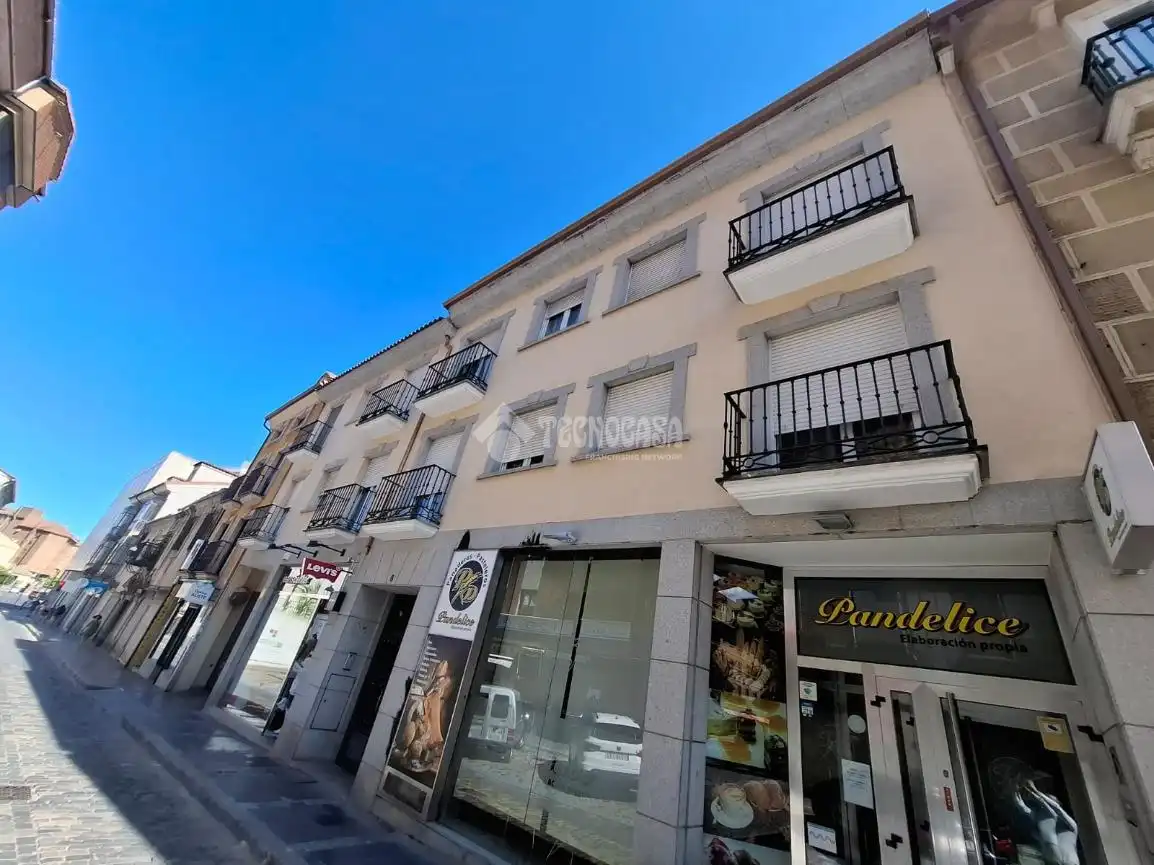 Vista exterior de Pis en venda en Ávila