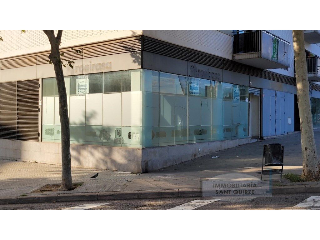 Vista exterior de Local de lloguer en Sabadell
