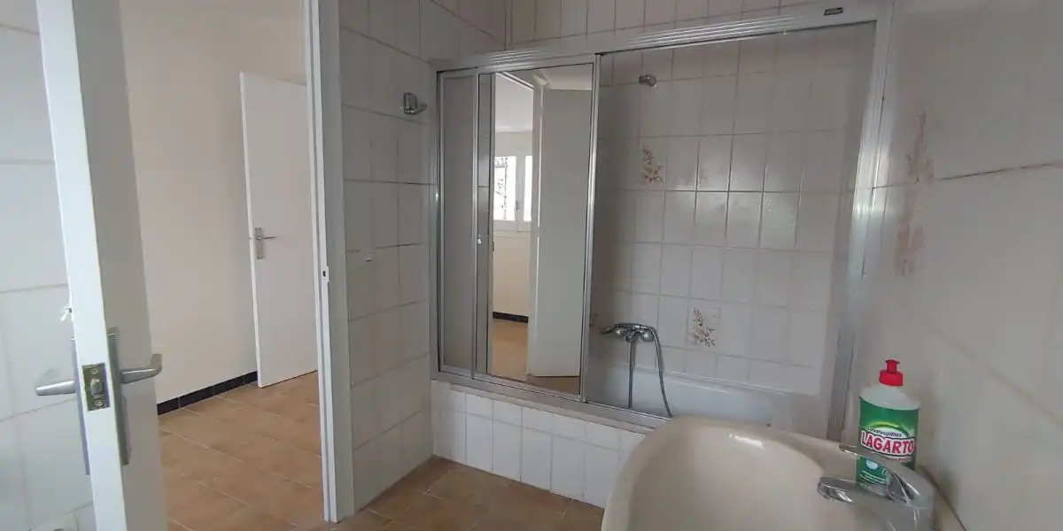 Bany de Casa adosada en venda en Anglès amb Calefacció, Terrassa i Traster