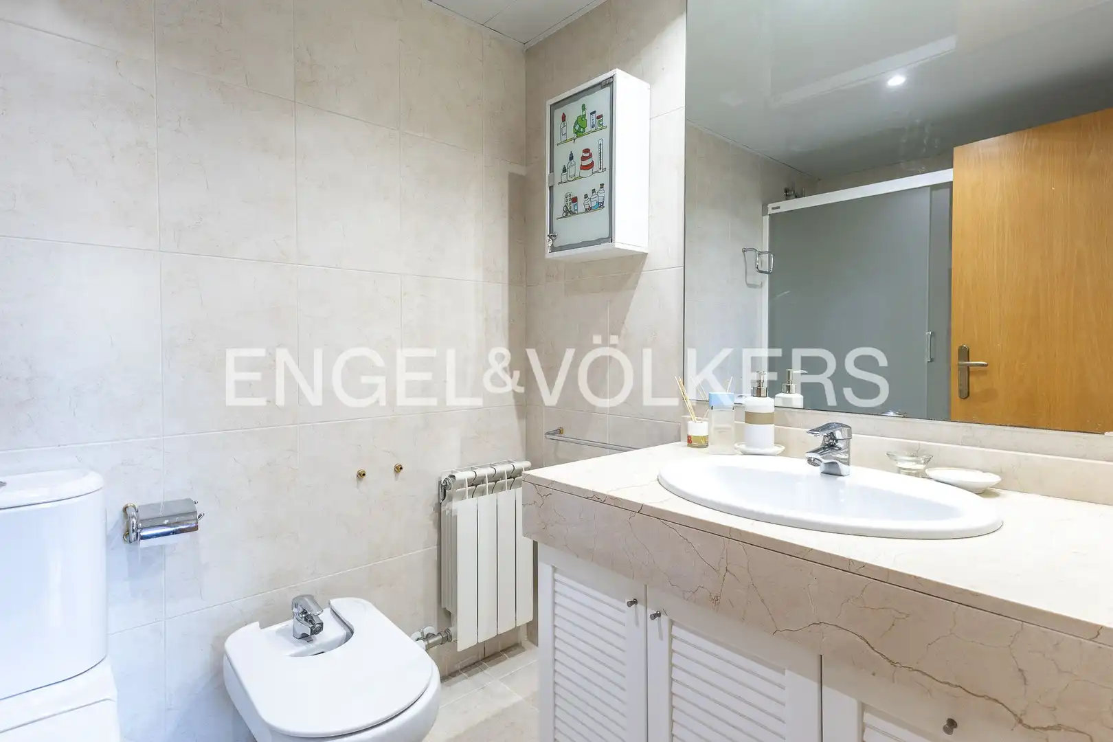 Bathroom of Apartments for sale in El Masnou  with Air Conditioner, Heating and Parquet flooring