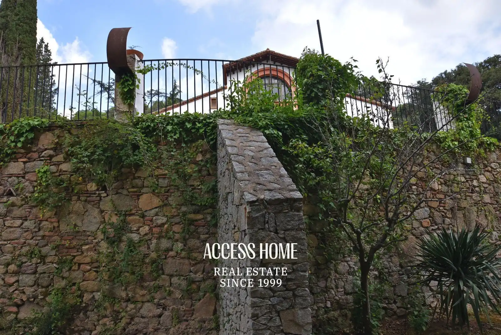 Außenansicht von Country house zum Verkauf in Argentona mit Heizung