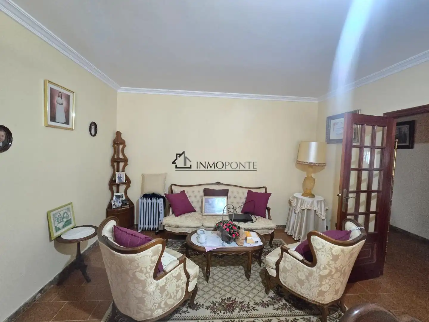 Sala d'estar de Casa o xalet en venda en Pontevedra Capital  amb Jardí privat