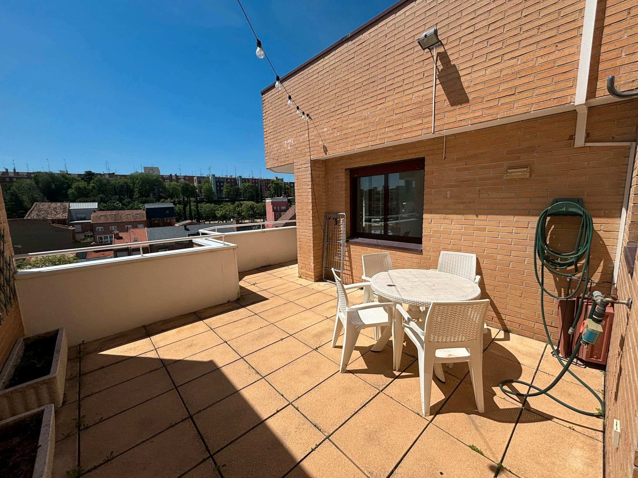 Terrace of Flat to rent in  Madrid Capital  with Air Conditioner, Heating and Private garden