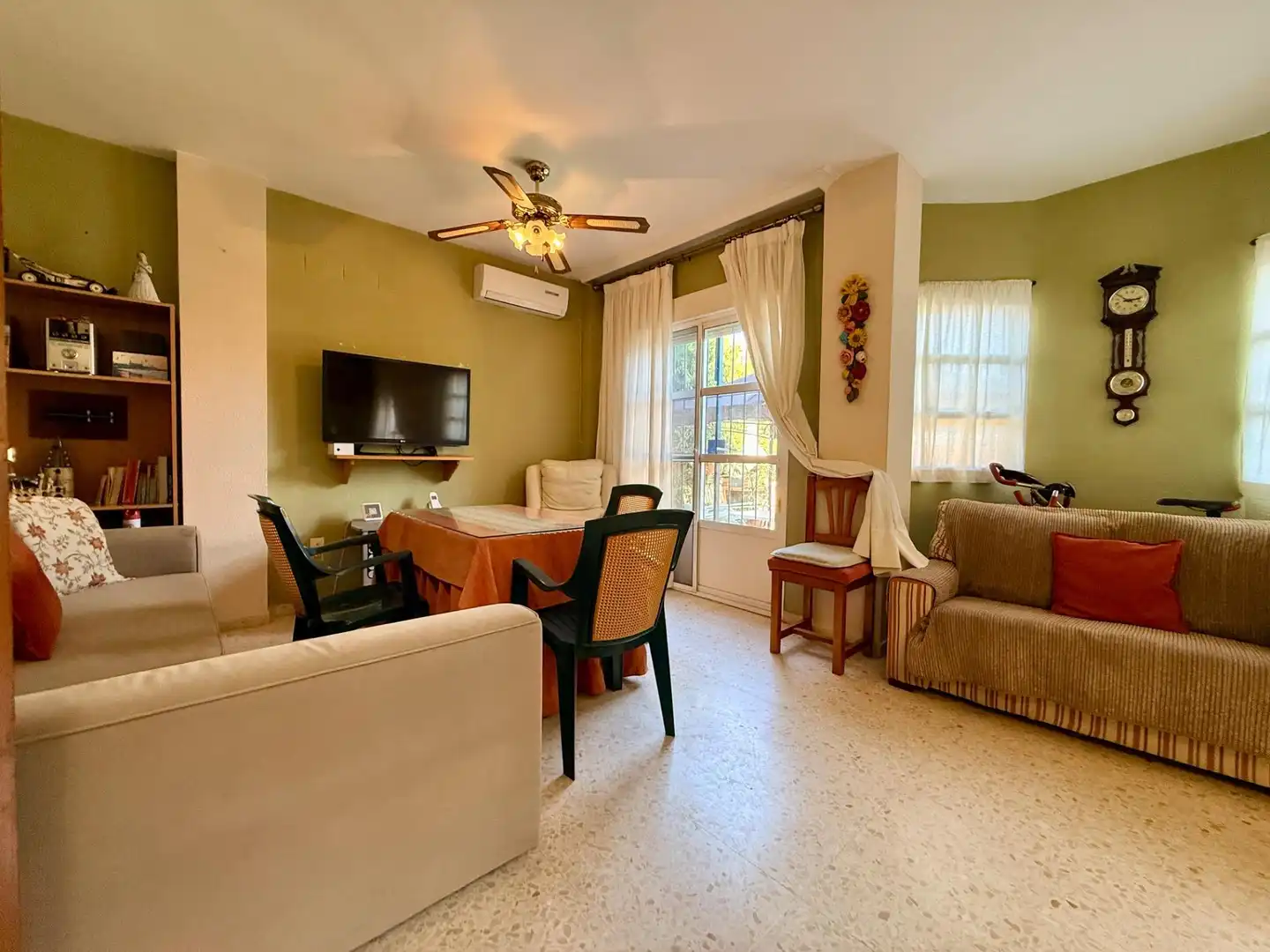 Sala de estar de Casa o chalet en venta en Gelves, Sevilla