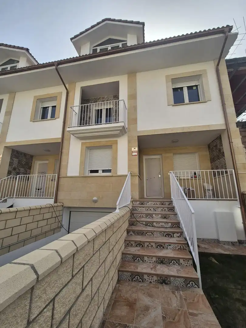 Vista exterior de Casa adosada en venta en Valle de Mena con Calefacción