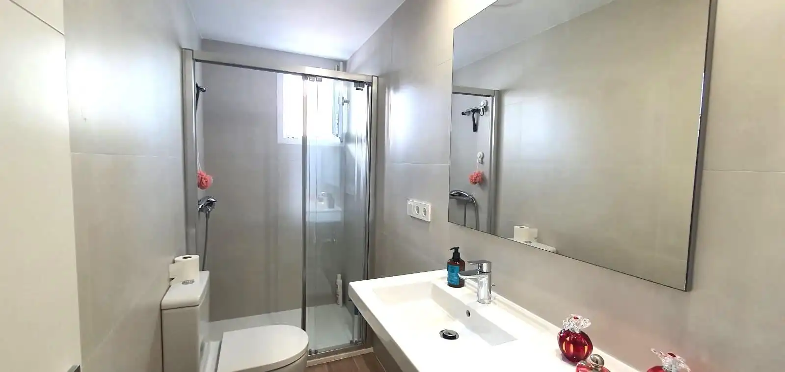 Baño de Piso en venta en Guardamar del Segura con Terraza, Balcón y Alarma