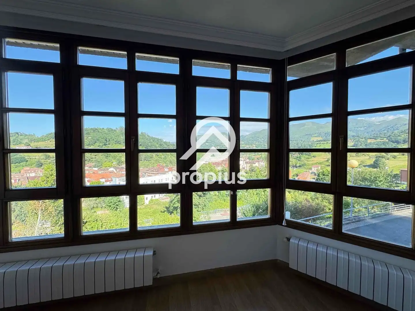 Habitación de Casa adosada en venta en Piloña con Calefacción, Jardín privado y Parquet