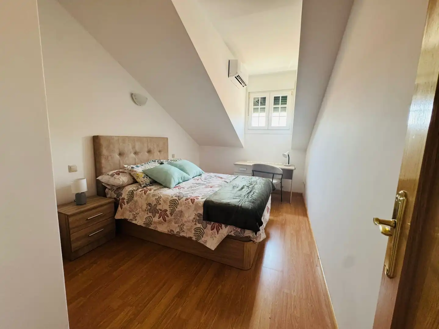 Bedroom of Duplexes for rent in Sevilla la Nueva  with Air Conditioner, Heating and Storage room