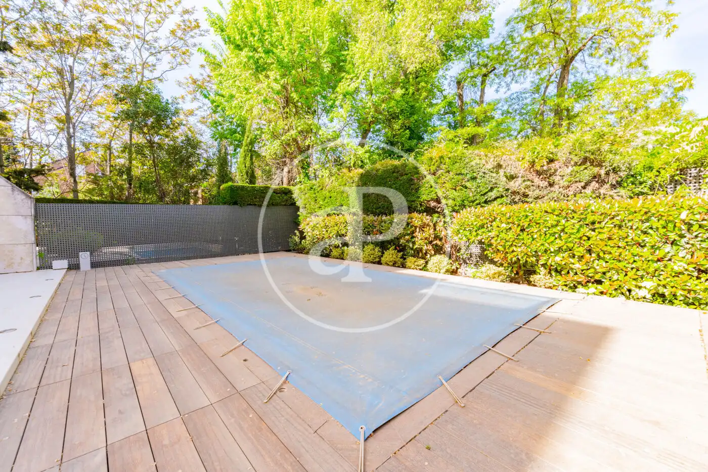 Piscina de Casa adosada en venta en Madrid con Aire acondicionado, Calefacción y Jardín privado