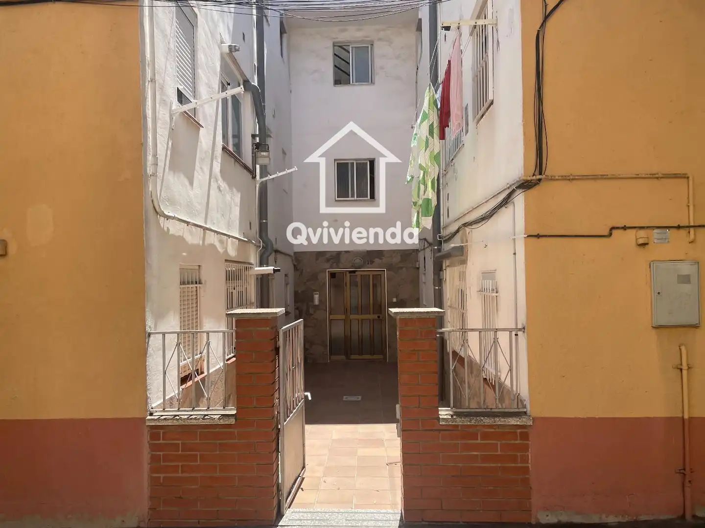 Vista exterior de Piso en venta en Santa Coloma de Gramenet