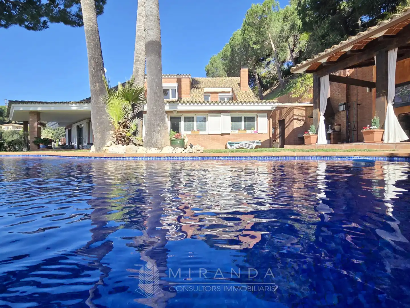 Villa con terrazza in vendita a Avinguda de les Bilbenyes, imagen 2