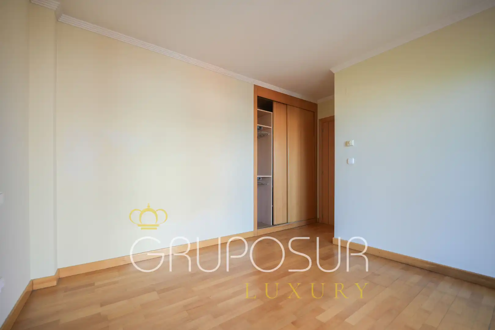 Dormitori de Casa adosada en venda en Valladolid amb Calefacció, Jardí privat i Parquet