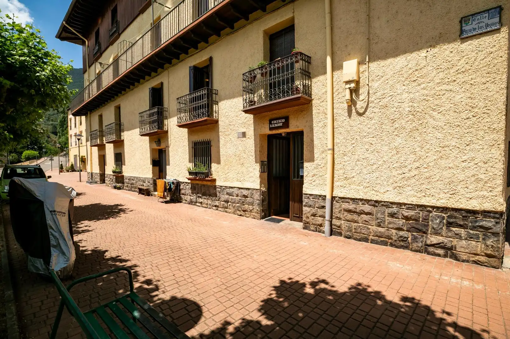 Vista exterior de Pis en venda en Villanúa amb Calefacció, Traster i Moblat