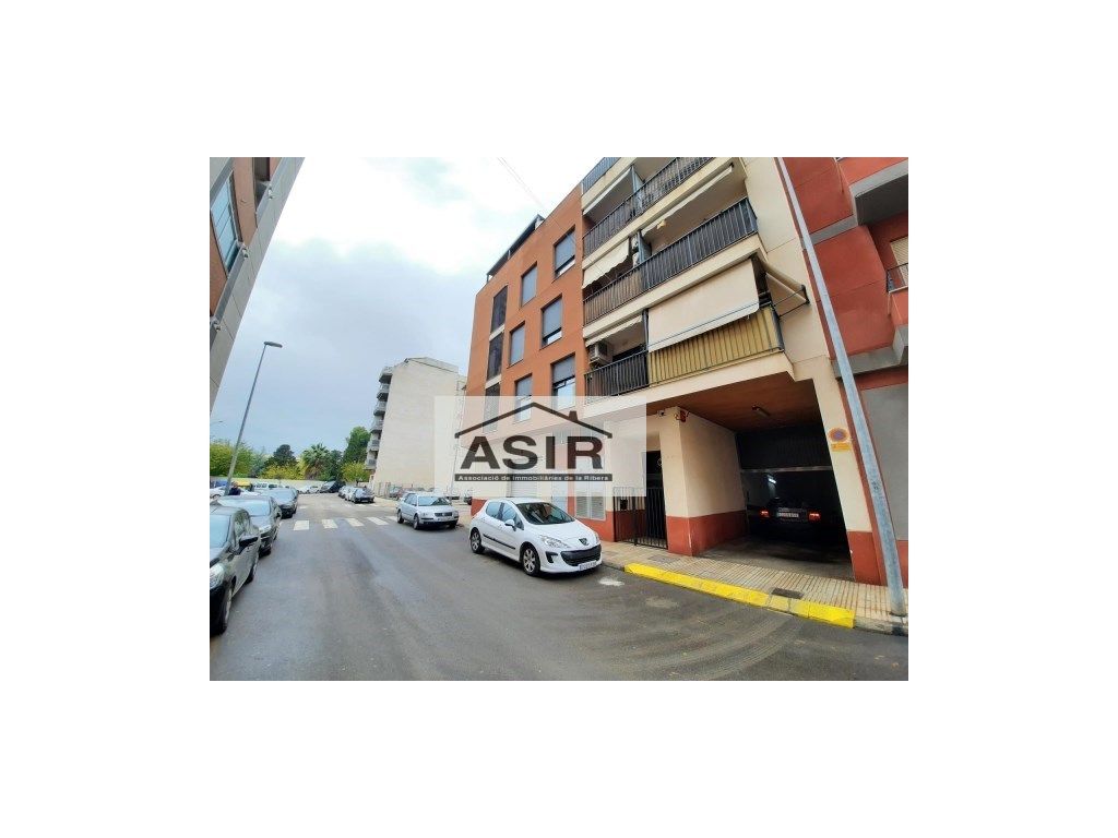 Vista exterior de Garatge en venda en Alzira