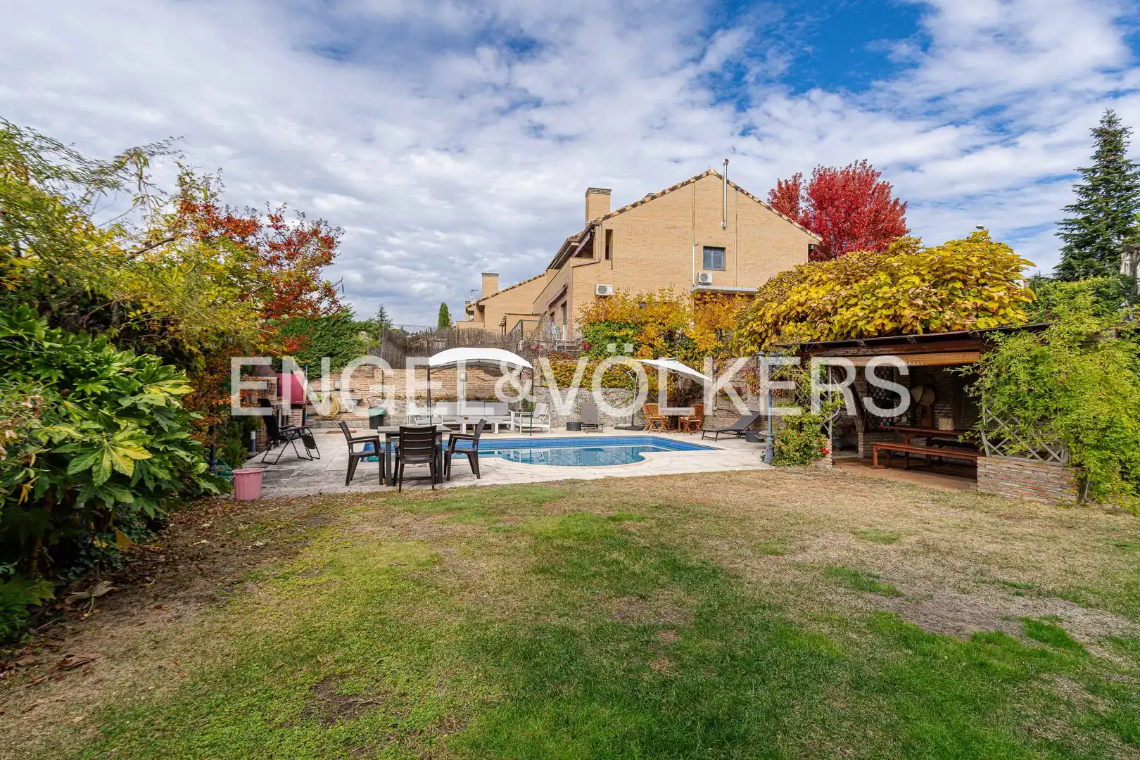 Swimming pool of Houses for sale in Los Peñascales