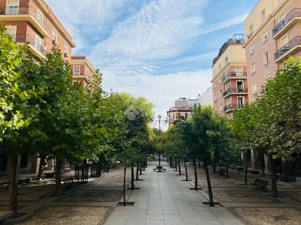 Vista exterior de Piso en venta en Madrid con Calefacción