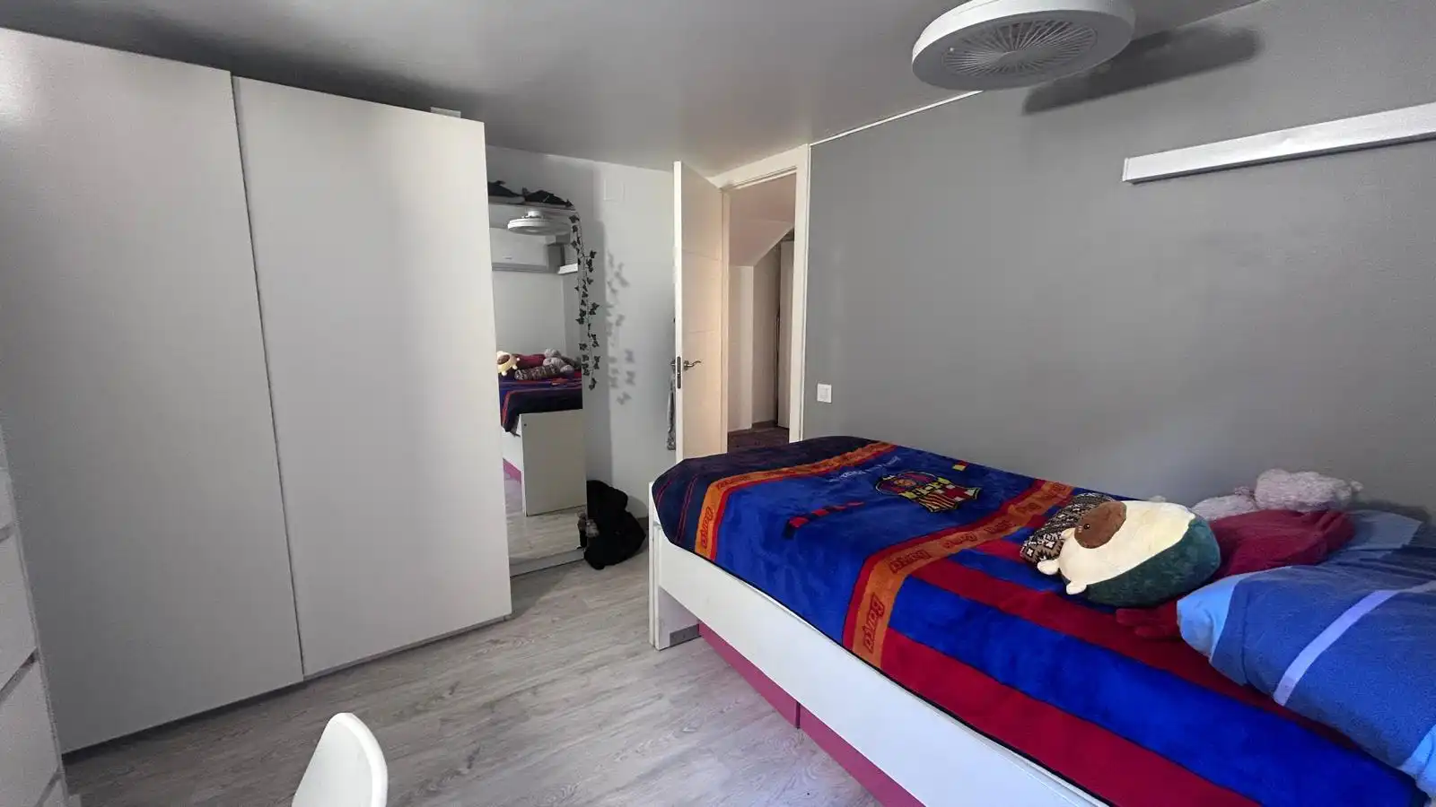 Dormitori de Dúplex en venda en Sant Feliu de Llobregat amb Calefacció, Terrassa i Traster