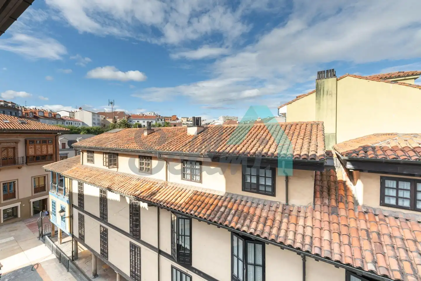 Vista exterior de Pis de lloguer en Oviedo  amb Calefacció, Parquet i Moblat