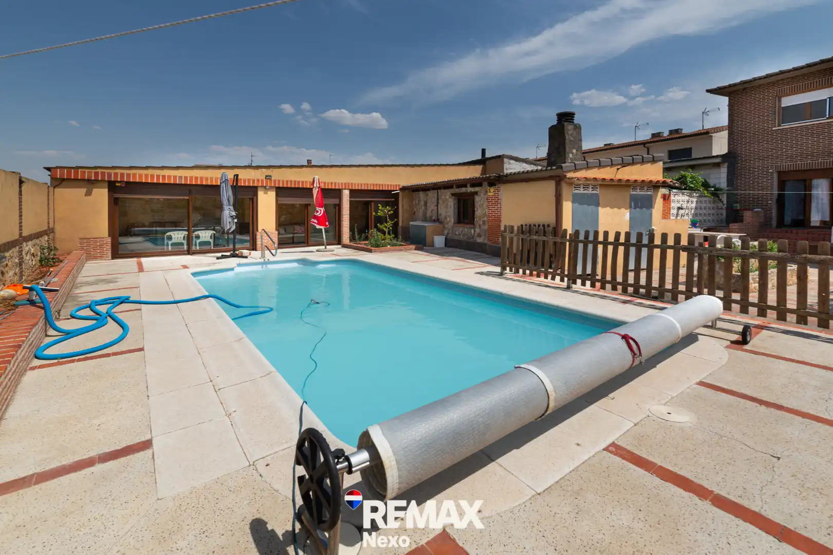 Piscina de Casa o xalet en venda en Renedo de Esgueva amb Aire condicionat, Calefacció i Jardí privat