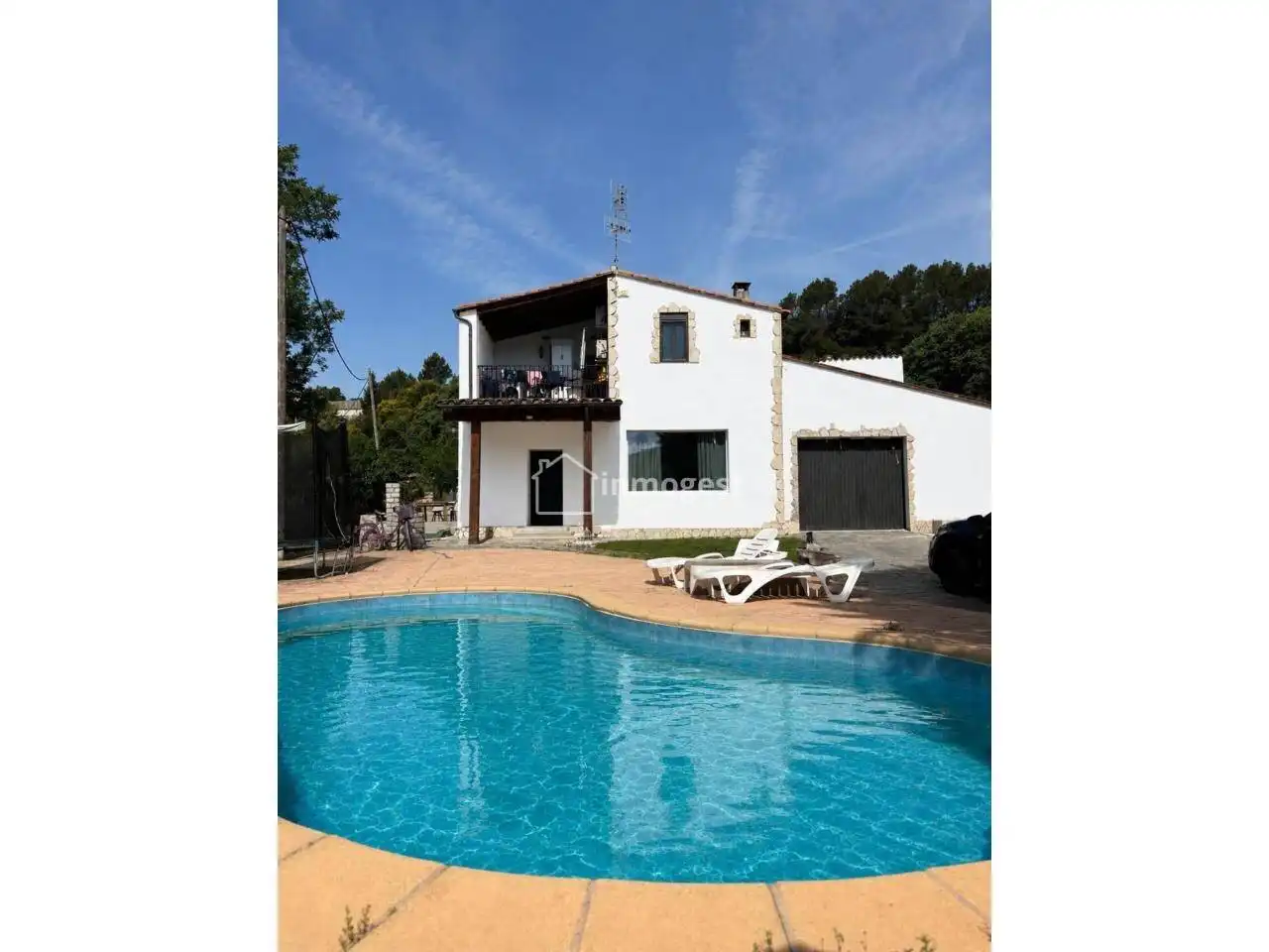Außenansicht von Haus oder Chalet zum Verkauf in Sarrià de Ter mit Klimaanlage, Heizung und Privatgarten