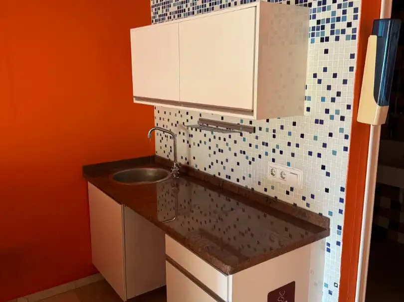 Cuina de Local de lloguer en Torremolinos amb Aire condicionat