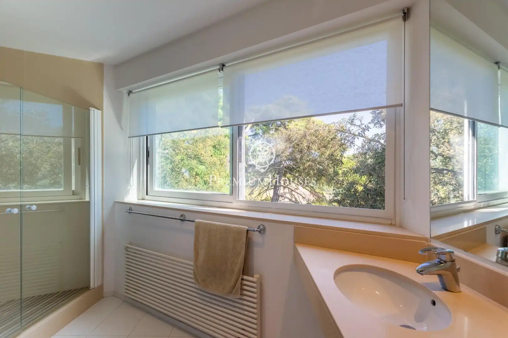 Bathroom of Houses for sale in Argentona  with Air Conditioner, Heating and Swimming Pool