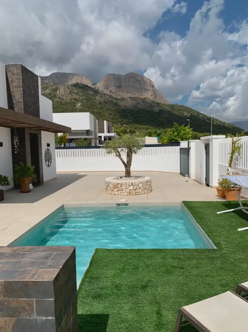 Chalet con piscina en venta en Casco urbano, imagen 2