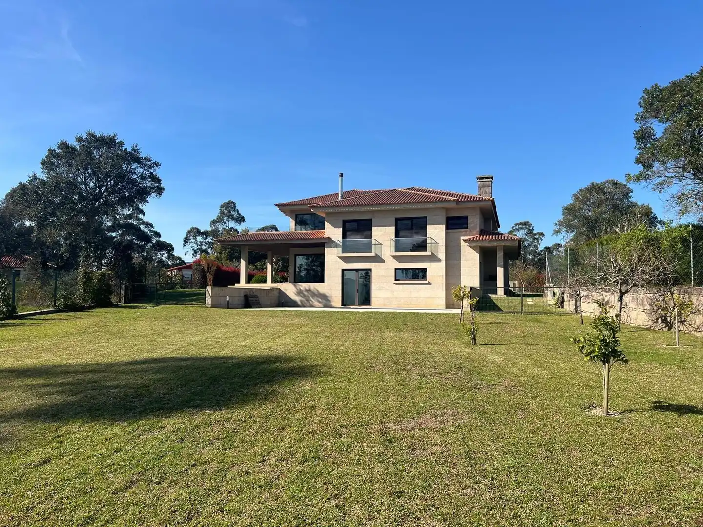 Vista exterior de Casa o chalet en venta en O Rosal   con Calefacción, Jardín privado y Terraza