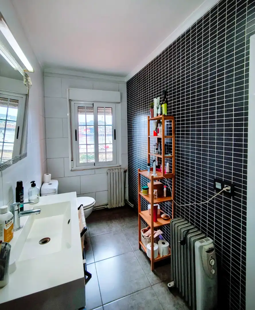 Baño de Piso en venta en Avilés con Calefacción y Amueblado