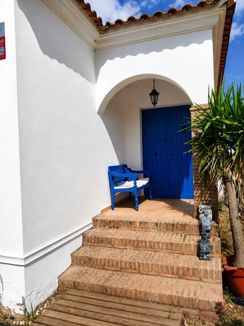 Detached house with pool for sale in Avenida del Convento 8