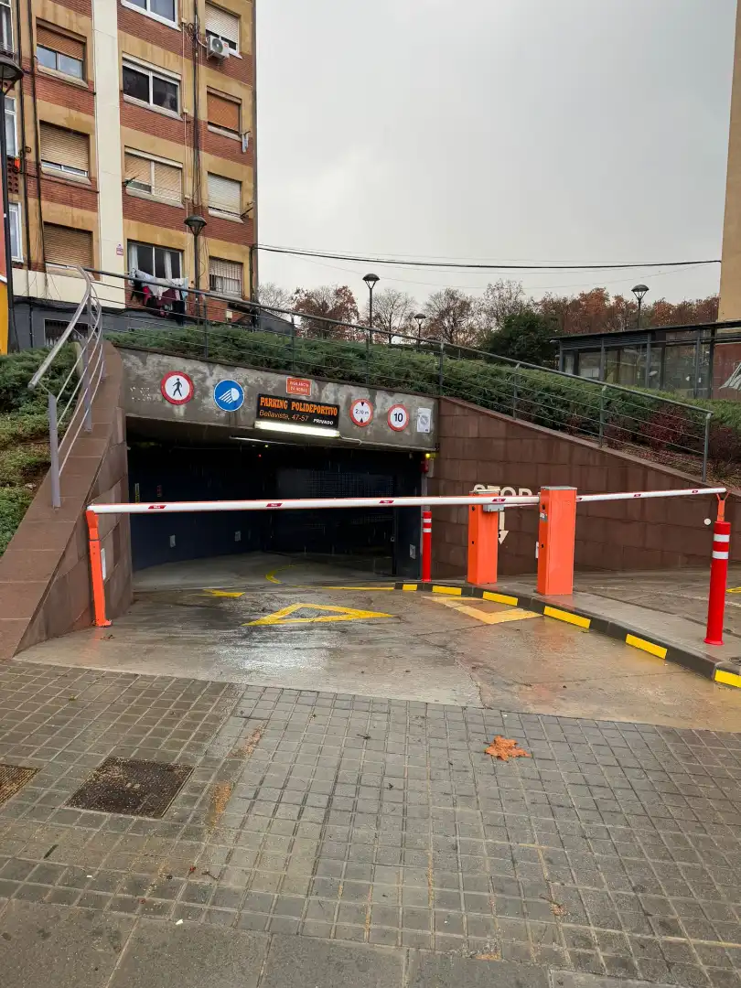 Parking de Garaje en venta en Badalona con Alarma