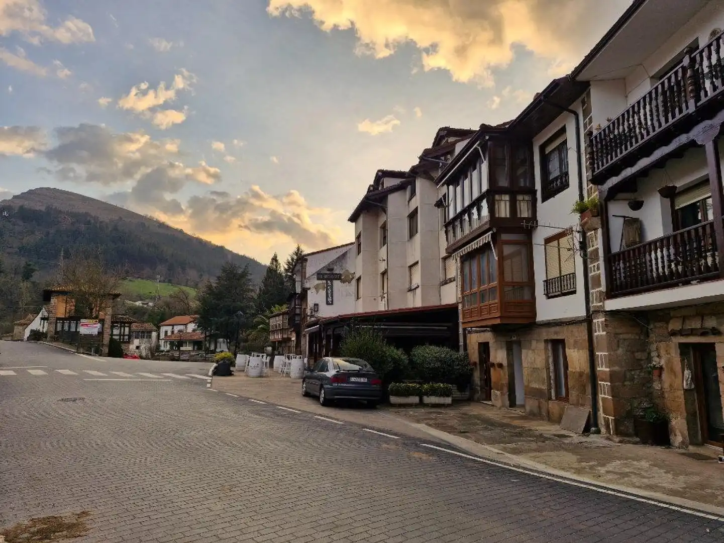Vista exterior de Pis en venda en Bárcena de Pie de Concha amb Jardí privat, Parquet i Moblat
