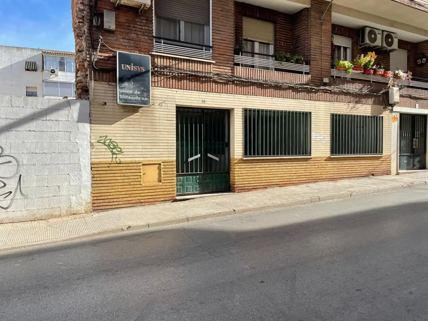 Exterior view of Commercial properties for sale in Valdepeñas