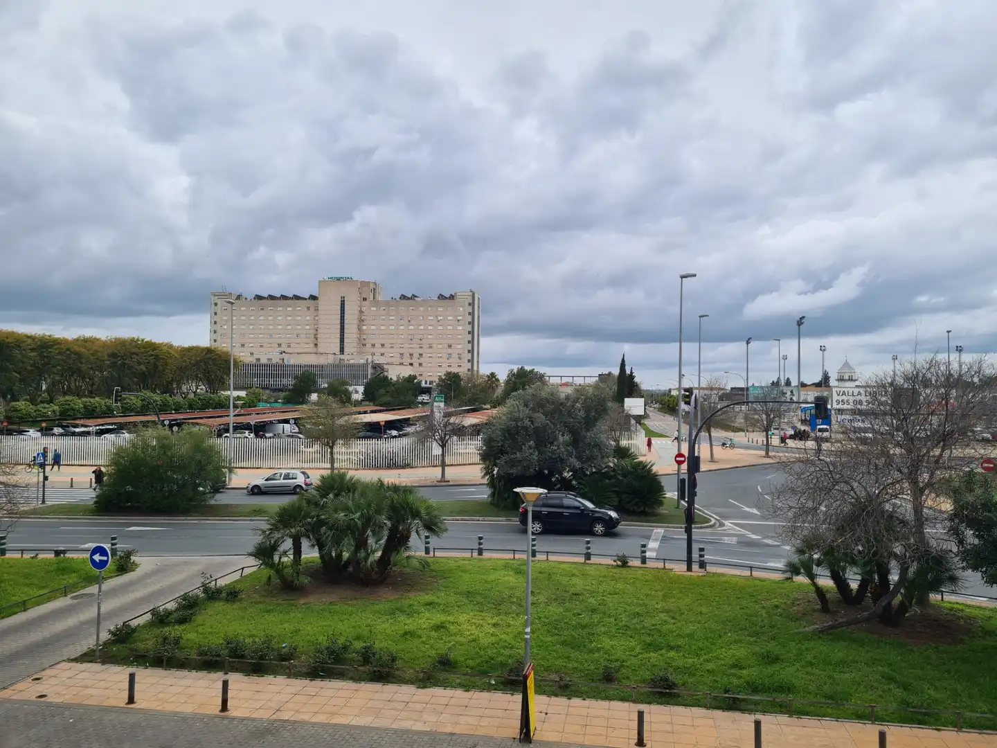 Exterior view of Flat for sale in Sevilla  with Air Conditioner and Storage room